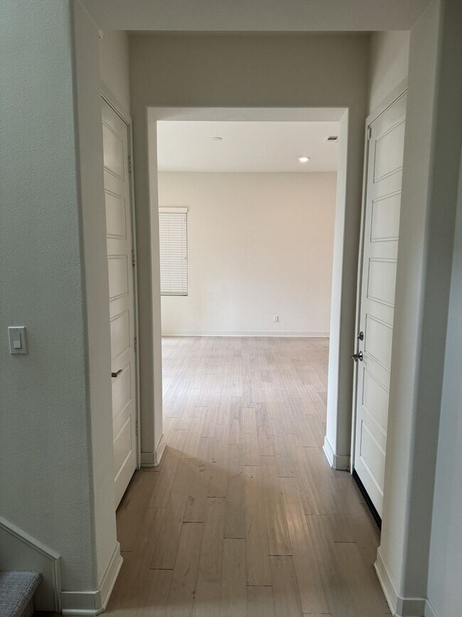 Building Photo - 4 bed 3 bath Beautiful Irvine home located in Orange County Great Park Community in Beacon Park