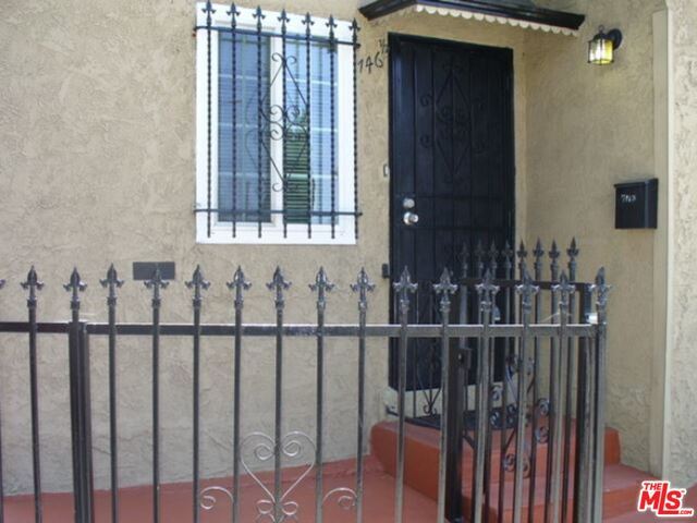 Foto del edificio - 746 1/2 Silver Lake Blvd