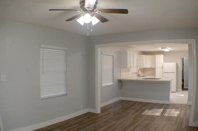 Foto del edificio - 105 E Waring St