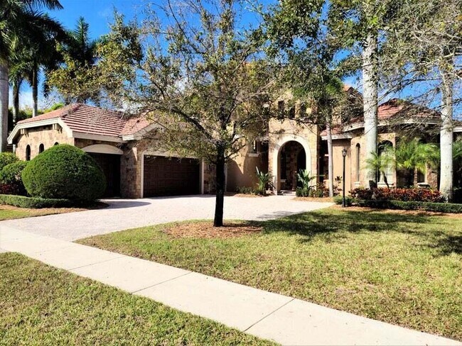 Building Photo - 10531 Versailles Blvd