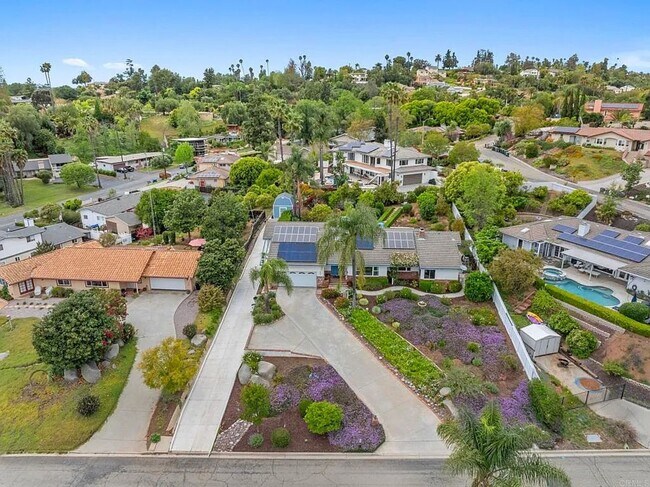 Building Photo - Luxury 3BR Home w/ Pool, Spa, Solar, RV Pa...