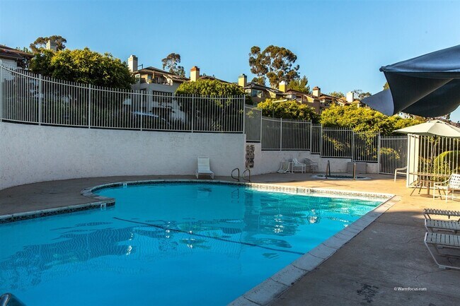 Building Photo - Tierrasanta 2 Bed, 2.5 Bath Canyon Townhom...