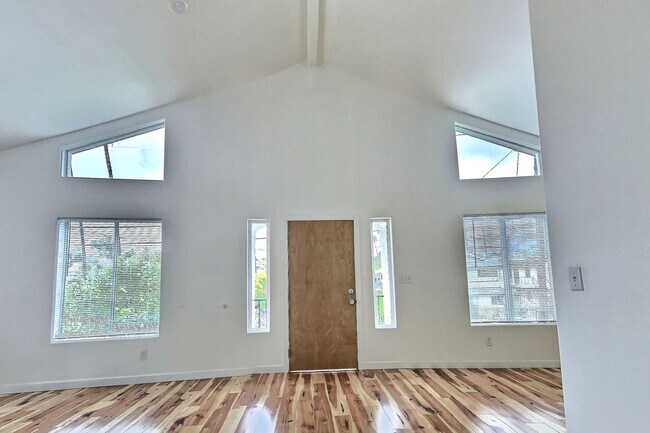 Building Photo - TEM5026