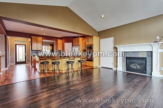 Building Photo - 4 Bed, 3 Bath Home in Happy Valley with Pr...