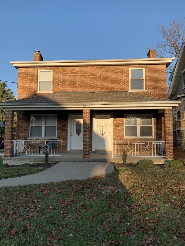 Front of building - 38 Woodlawn Ave