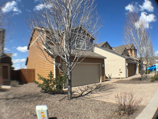 Foto del edificio - Spacious 3BR Townhome in Bellemont | Fenced Yard + 2-Car Garage