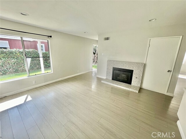 Foto del edificio - 7892 Newman Ave
