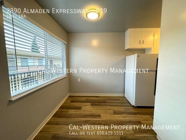 Building Photo - Spacious 1/1 upstairs apartment in Willow ...