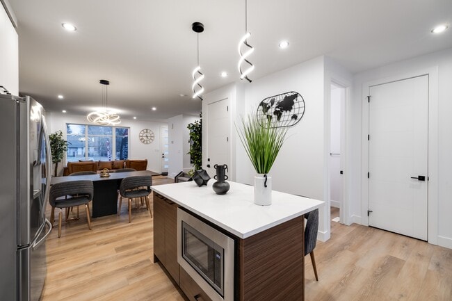 Building Photo - 7609-7688 88 Ave NW