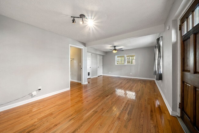 Foto del edificio - 899 Bouldercrest Dr SE