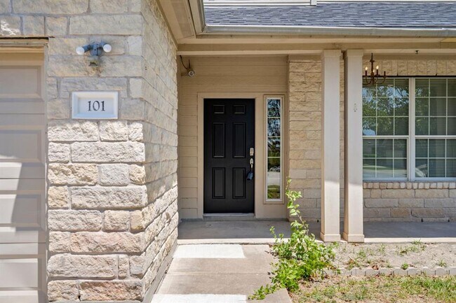 Foto del edificio - 101 Redwood Dr