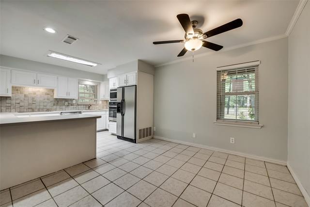Building Photo - 2143 Royal Oaks Dr