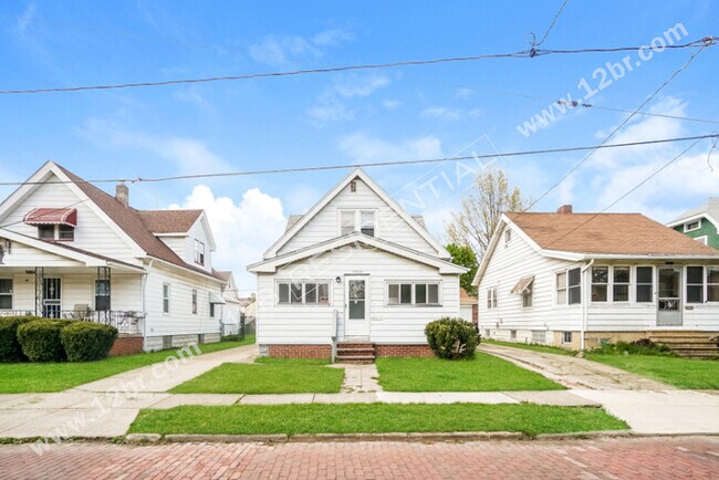 Building Photo - 2-Bedroom Unit Close to Freeway