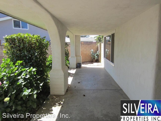 Building Photo - 515 N Lucas Dr