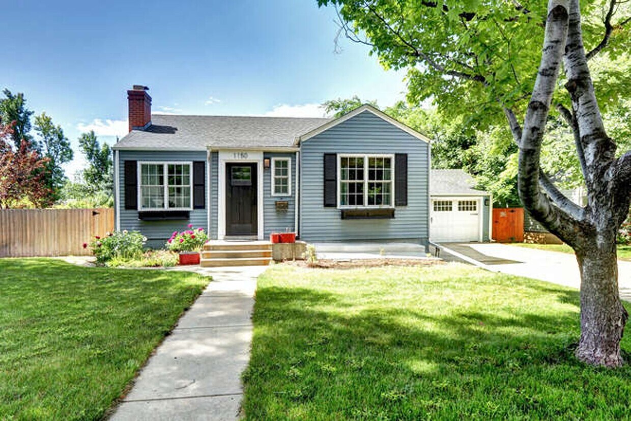 Primary Photo - Beautiful 4 Bedroom 2 Bath Single Family H...