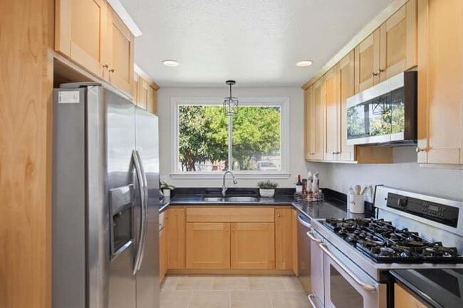 Building Photo - 151 Verbena Dr