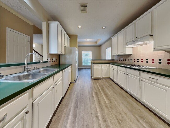 Foto del edificio - 11911 Lakewood Hills Dr