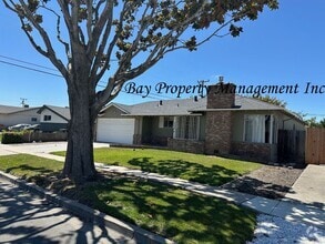 Building Photo - 755 Carmelita Dr