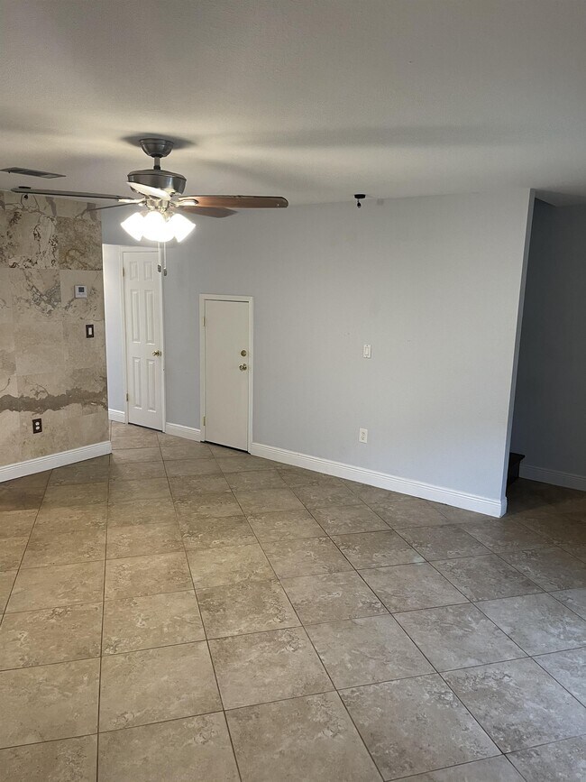 206 Kathy Ct, Mary Esther, FL 32569 Townhome Rentals in Mary Esther