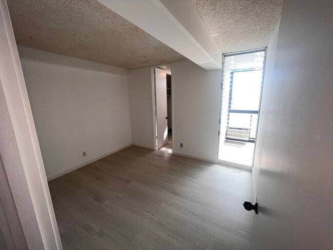 Building Photo - Fairway House: Newly Renovated.  2 bedroom...