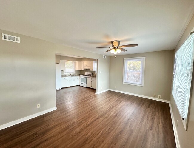 Foto del edificio - 11408 IL-120