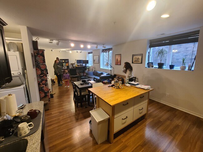 Foto del edificio - 3828 Grand Ave S