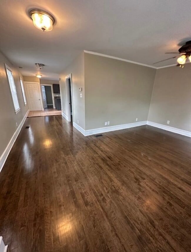 Building Photo - 310 W Scott St