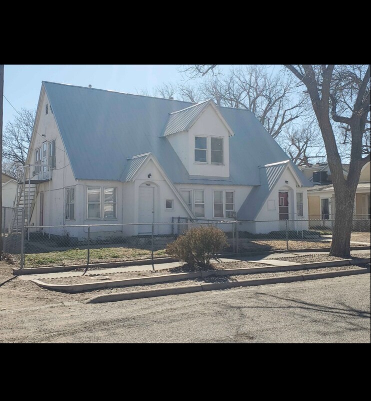 Foto principal - 213 W 4th St
