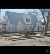 Building Photo - 213 W 4th St