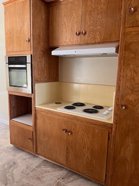Kitchen - 763 Southview Rd