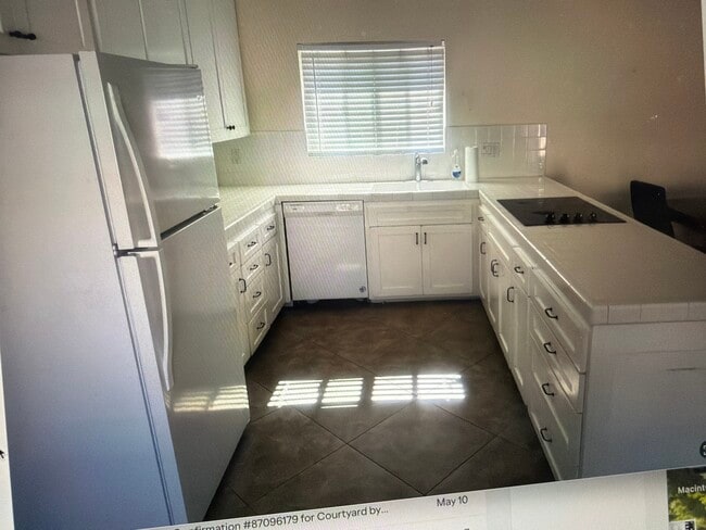 Building Photo - 1403 E Chalynn Ave