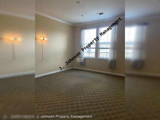 Building Photo - 2 bedroom 2 bath condo