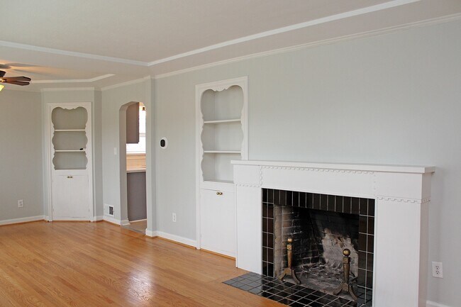 Building Photo - Adorable Rose City Golf Course 2 Bedroom M...