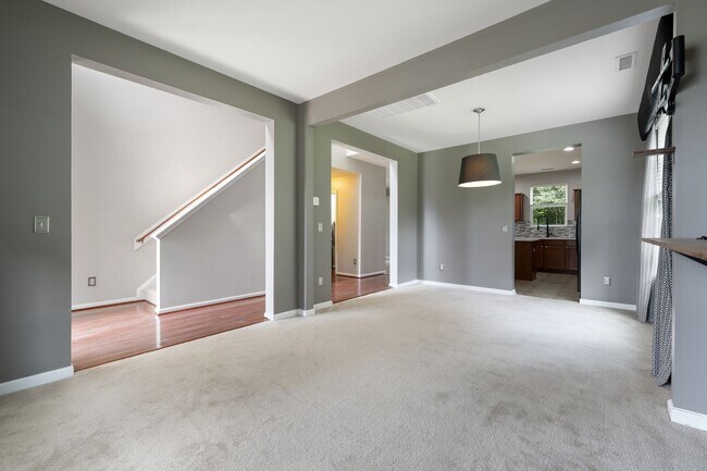 Building Photo - Welcoming 3BR Home Near Downtown