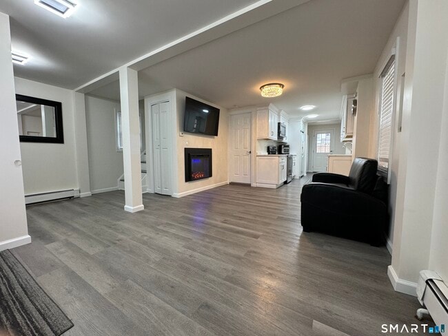 Building Photo - 19 Benham Ave