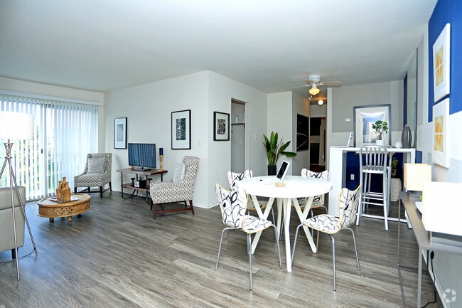 Interior Photo - Village of Royal Oak Apartments