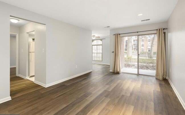 living room - 3354 Woodburn Rd