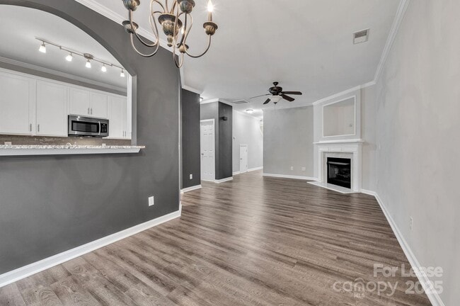 Building Photo - 1915 Travertine Ln