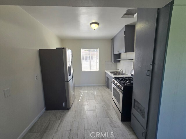 Foto del edificio - 1140 W 120th St