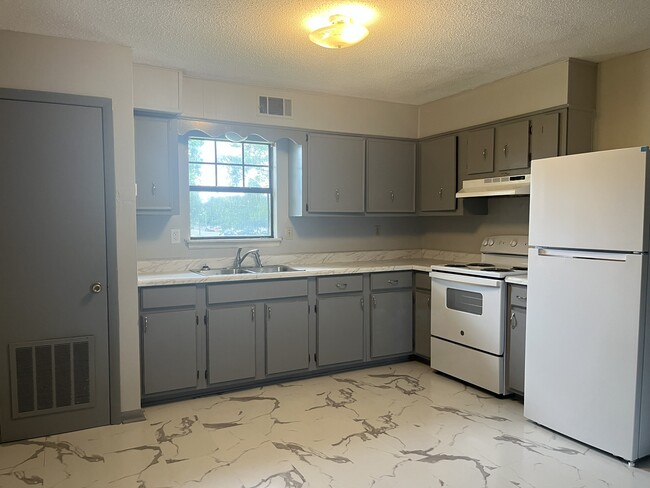 Kitchen - 1306 Martin Luther King Dr
