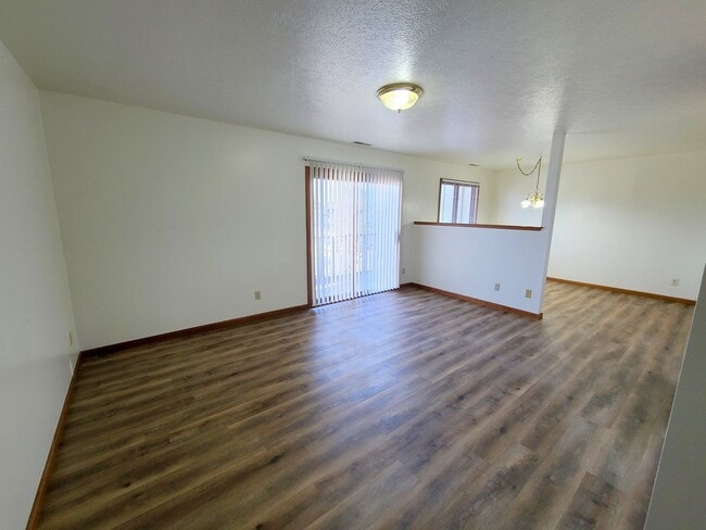 Building Photo - 209-C