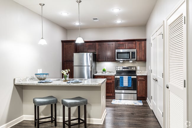 Foto del edificio - 802 N Main St