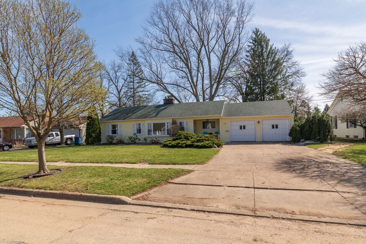 Primary Photo - Three Bedroom Home in Kalamazoo
