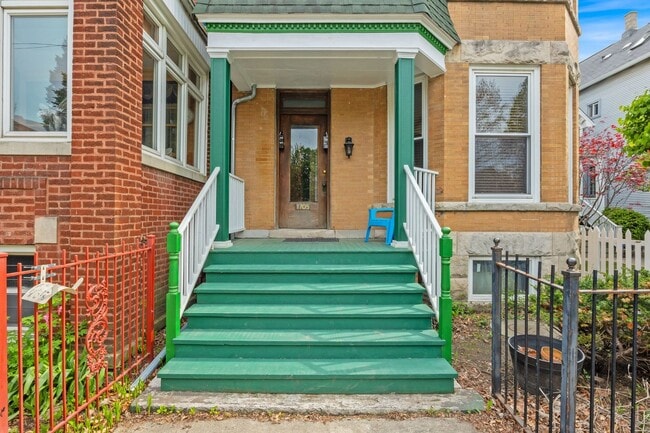 Building Photo - 1705 W Henderson St