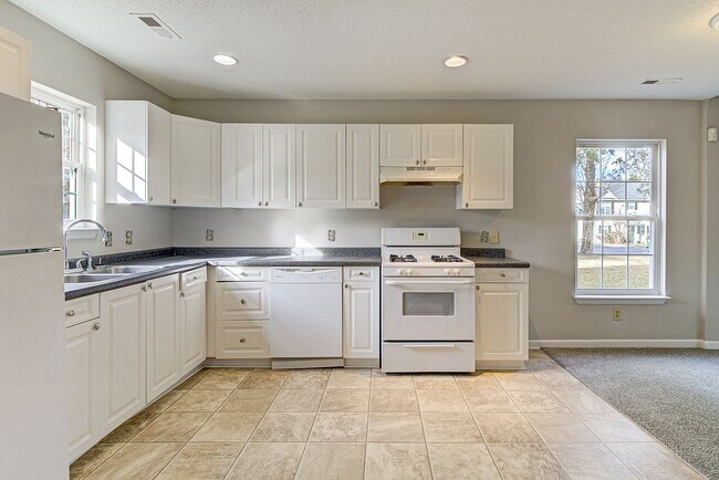 Foto del edificio - Townhouse For Rent!