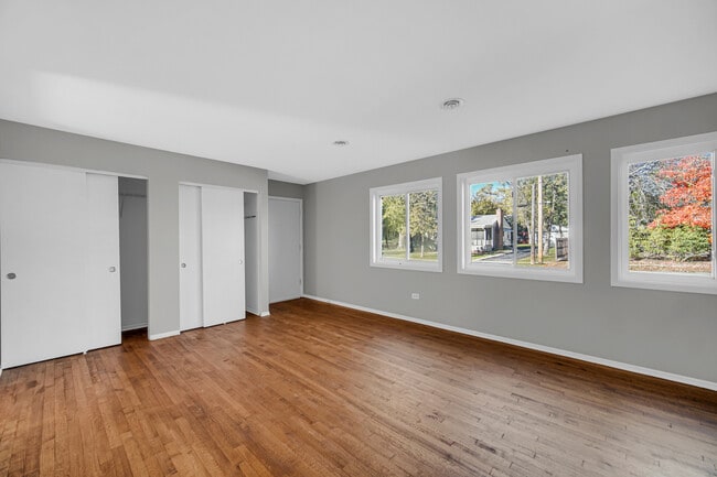 Building Photo - 31 Wellington Ave