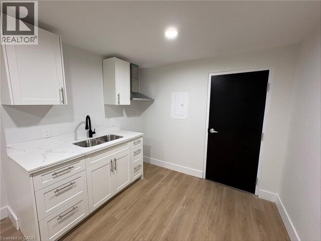 Building Photo - 803 King St