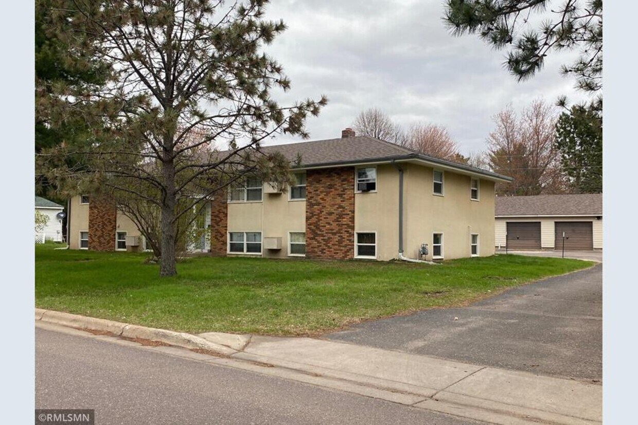 Building Photo - 640 Pine