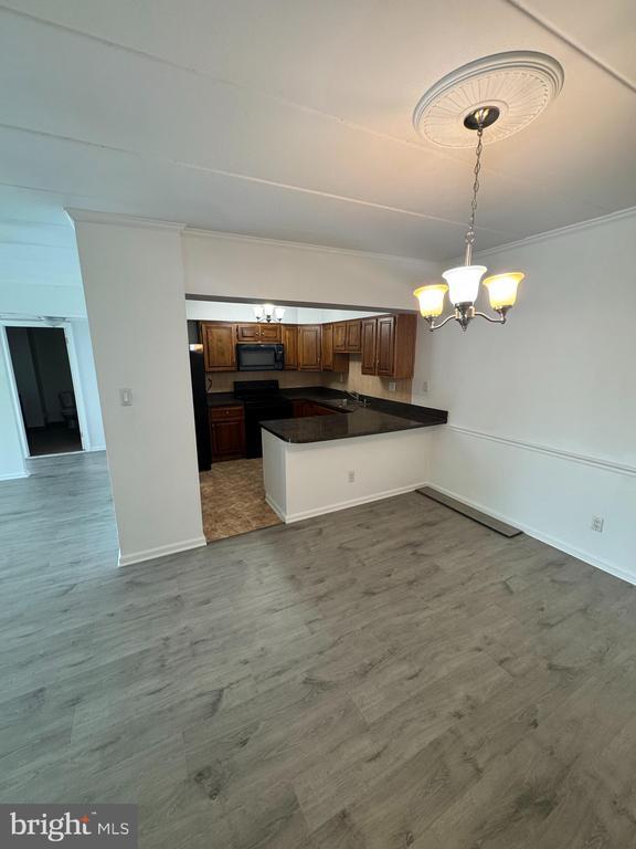 Foto del edificio - 273 E Village Rd