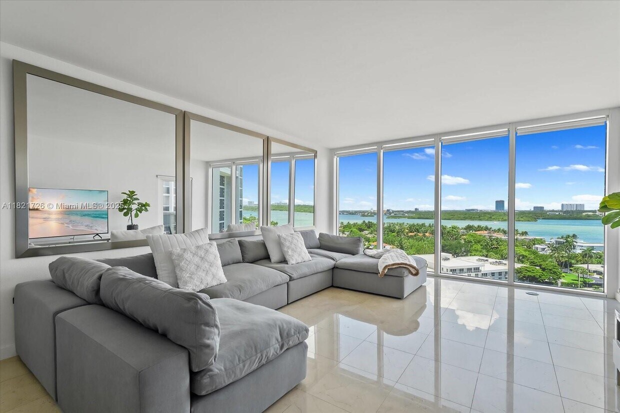 Foto principal - 10275 Collins Ave